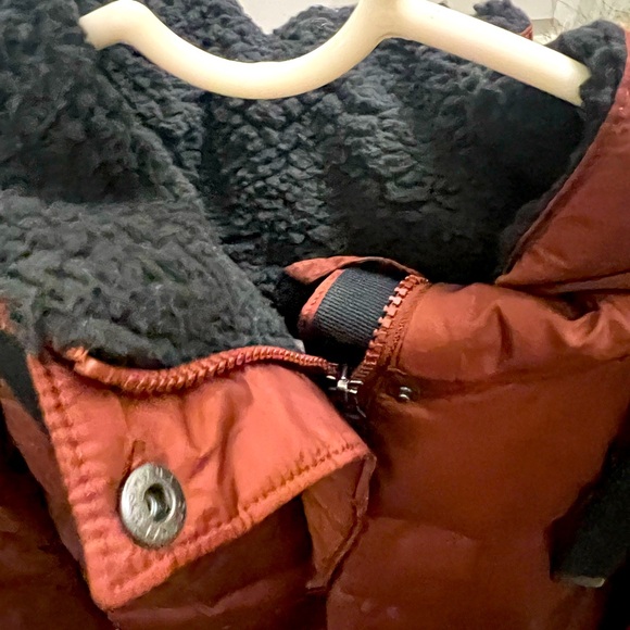 Eddie Bauer Down Puffer Coat w/ lining and faux fur hood. New with Tags - Picture 4 of 7